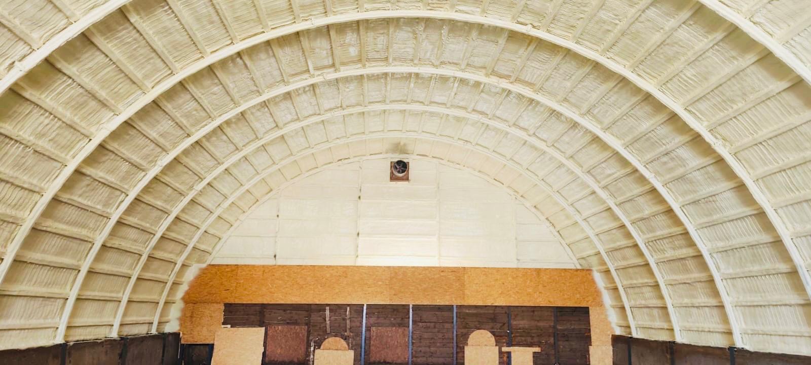 Izolacja hali przemysłowej pianą PUR – realizacja 800 m² w Gdańsku