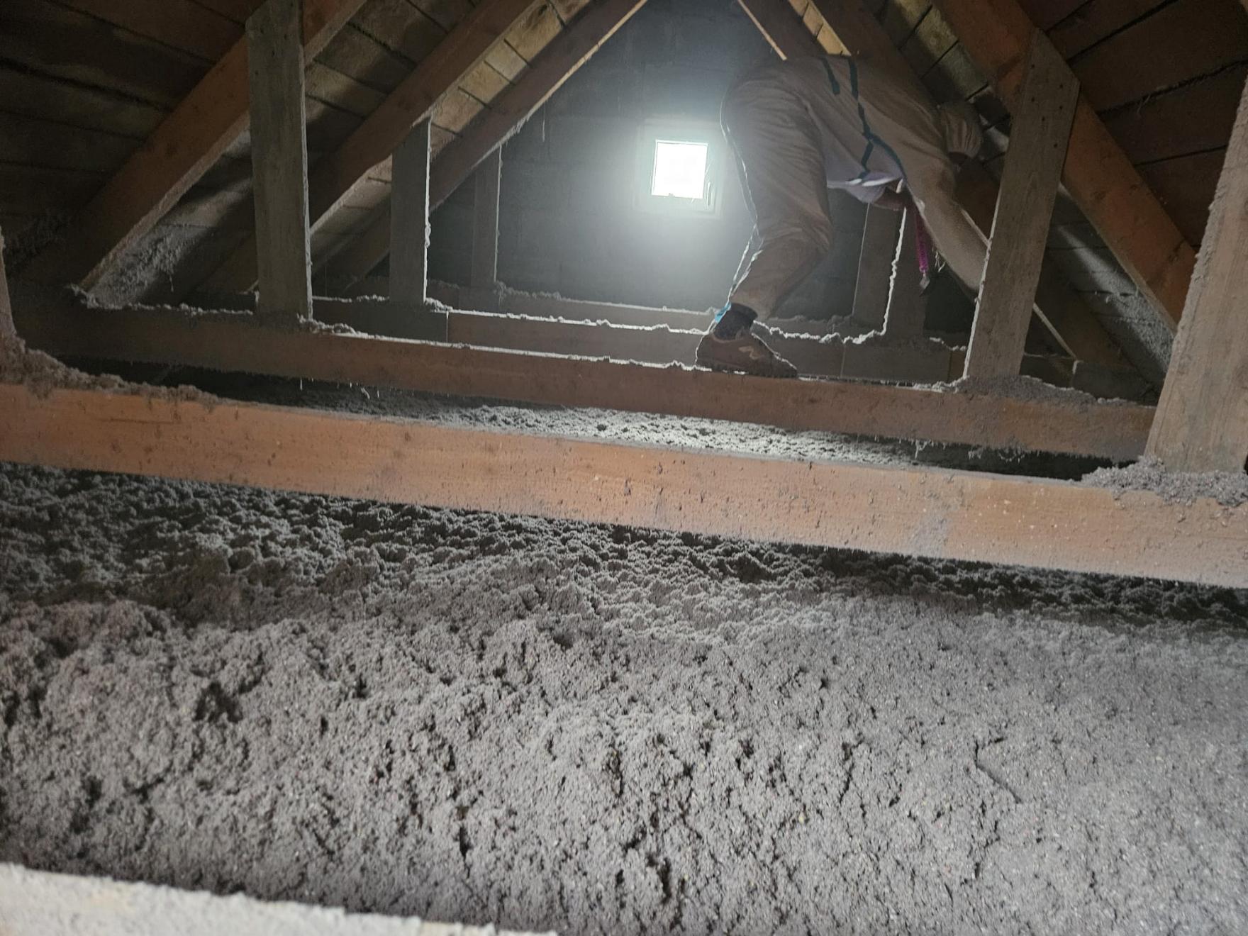 Izolacja poddasza metodą wdmuchiwania w Pucku