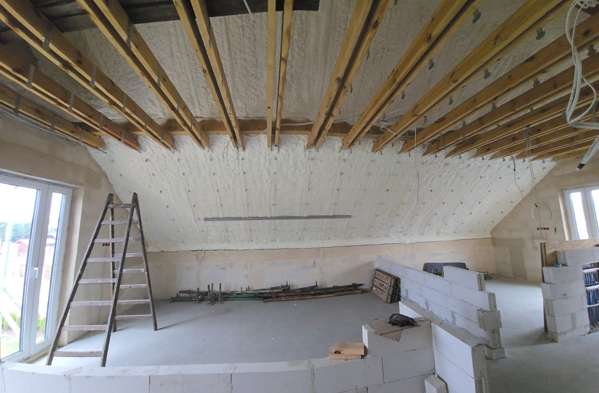 Ocieplanie poddasza pianą PUR – Oferta dla mieszkańców Luzina